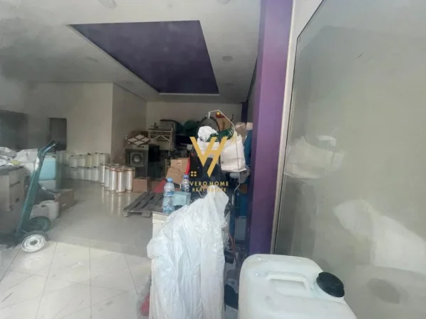 Tirane, jepet me qera dyqan Kati 0, 60 m² 600 € (Unaza e Re)