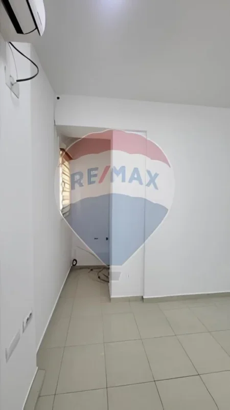 Tirane, jepet me qera apartament 1+1 Kati 0, 65 m² 800 € (Rruga e Kavajes)