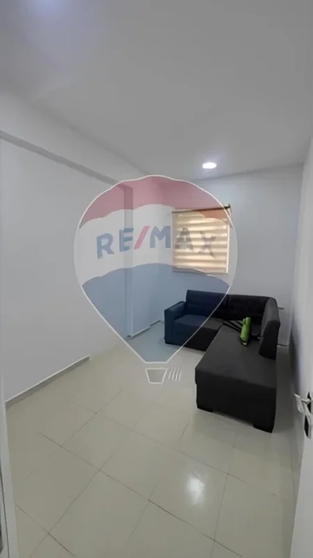 Tirane, jepet me qera apartament 1+1 Kati 0, 65 m² 800 € (Rruga e Kavajes)