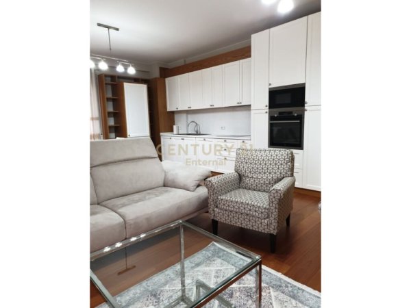 Tirane, jap me qera apartament 3+1+2 , 110 m² 1.100 € (Liqeni i Tiranës)