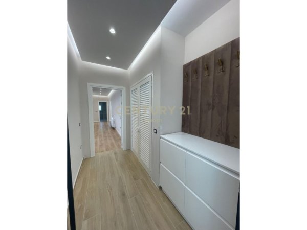 Tirane, jap me qera apartament 3+1+2 ME POST PARKIMI , 165 m² 1.600 € (Liqeni i Thatë)