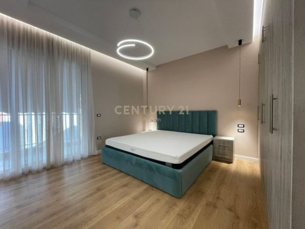 Tirane, jap me qera apartament 3+1+2 ME POST PARKIMI , 165 m² 1.600 € (Liqeni i Thatë)