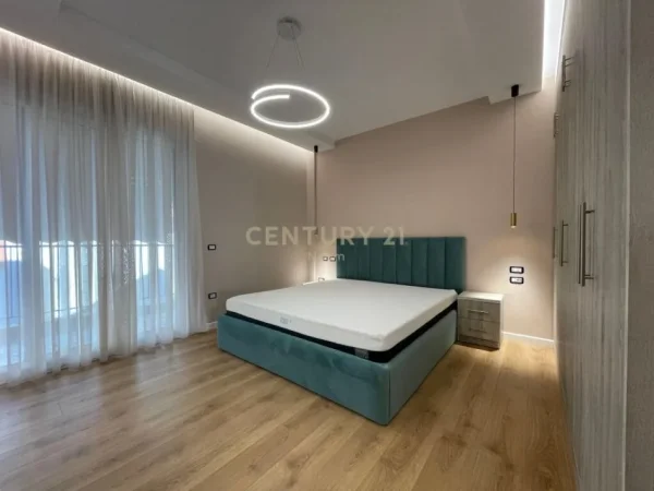 Tirane, jap me qera apartament 3+1+2 ME POST PARKIMI , 165 m² 1.600 € (Liqeni i Thatë)