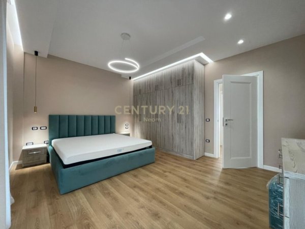 Tirane, jap me qera apartament 3+1+2 ME POST PARKIMI , 165 m² 1.600 € (Liqeni i Thatë)