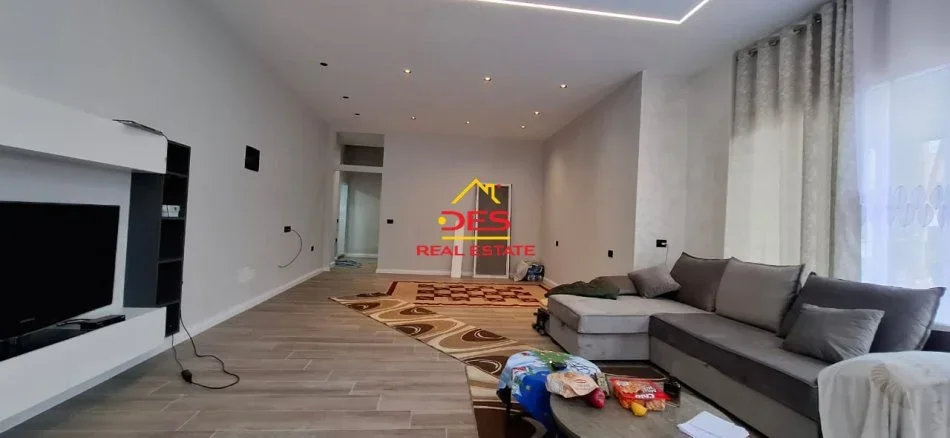 Vlore, shitet apartament 1+1+Ballkon Kati 0, 54 m² 80.000 € (Rruga Mustafa Bello)