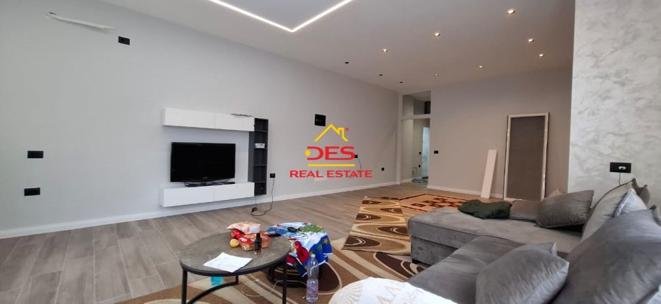 Vlore, shitet apartament 1+1+Ballkon Kati 0, 54 m² 80.000 € (Rruga Mustafa Bello)