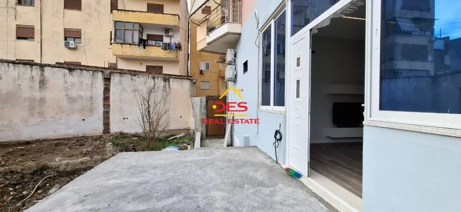 Vlore, shitet apartament 1+1+Ballkon Kati 0, 54 m² 80.000 € (Rruga Mustafa Bello)