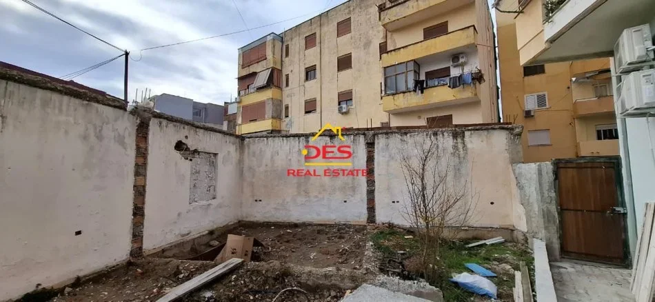 Vlore, shitet apartament 1+1+Ballkon Kati 0, 54 m² 80.000 € (Rruga Mustafa Bello)