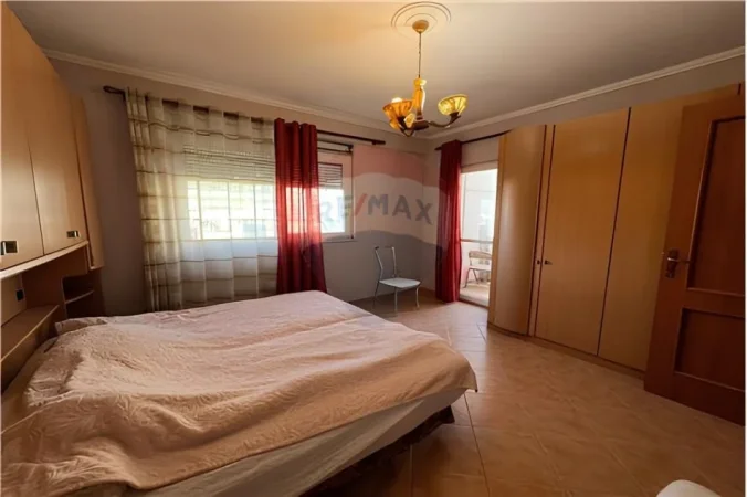 Tirane, jepet me qera apartament 1+1 , 100 m² 700 € (Myslym Shyri)