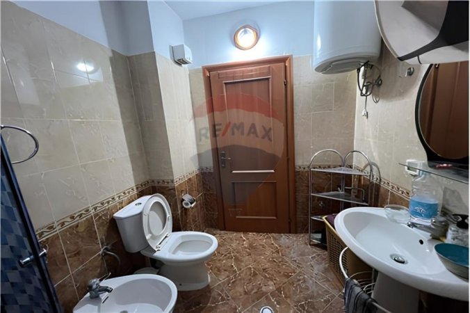Tirane, jepet me qera apartament 1+1 , 100 m² 700 € (Myslym Shyri)