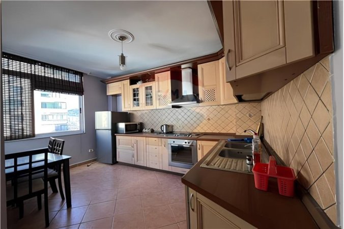 Tirane, jepet me qera apartament 1+1 , 100 m² 700 € (Myslym Shyri)