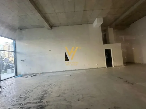 Tirane, jepet me qera ambjent biznesi Kati 0, 102 m² 1.600 € (FUSHA E AVIACIONIT)