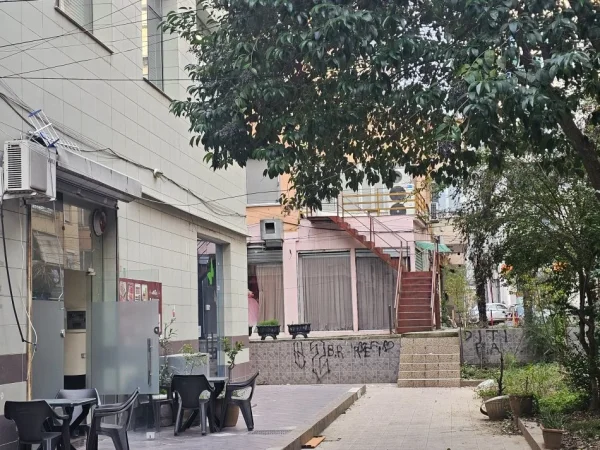Tirane, shitet dyqan Kati 0, 32 m² 80.000 € (Dhimiter shuteriqi)