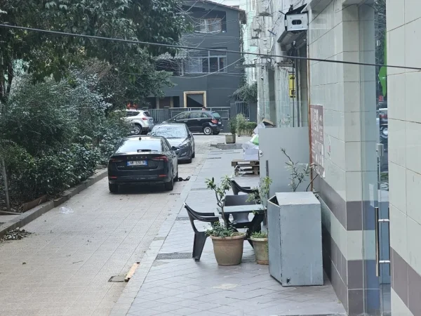 Tirane, shitet dyqan Kati 0, 32 m² 80.000 € (Dhimiter shuteriqi)