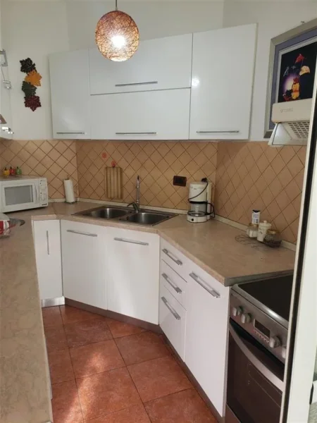 Tirane, jepet me qera apartament 2+1+Ballkon Kati 8, 100 m² 600 € (Komuna e parisit)