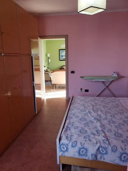 Tirane, jepet me qera apartament 2+1+Ballkon Kati 8, 100 m² 600 € (Komuna e parisit)