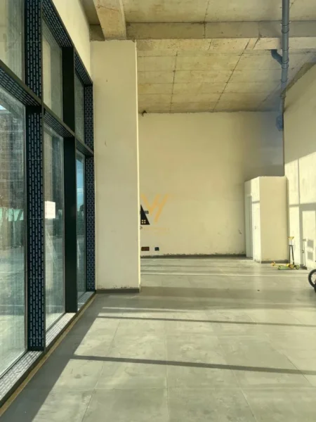 Tirane, jepet me qera ambjent biznesi Kati 0, 65 m² 1.000 € (FUSHA E AVIACIONIT)