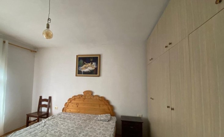 Tirane, jepet me qera apartament 2+1 , 140 m² 500 € (Kopshi Zoologjik.)