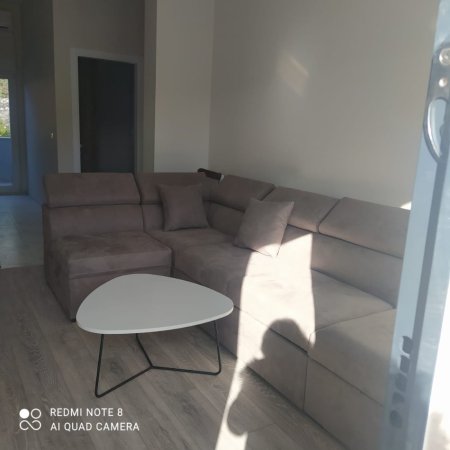 Tirane, jepet me qera apartament 1+1 Kati 1, 65 m² 350 € (Rruga Aleks Caci)