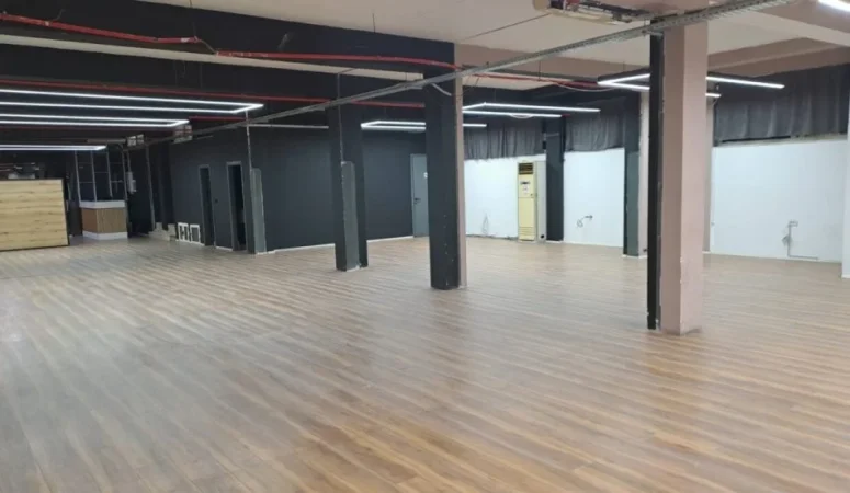 Tirane, jepet me qera ambjent biznesi Kati 0, 2.500 € (Kongresi i Lushnjes.)