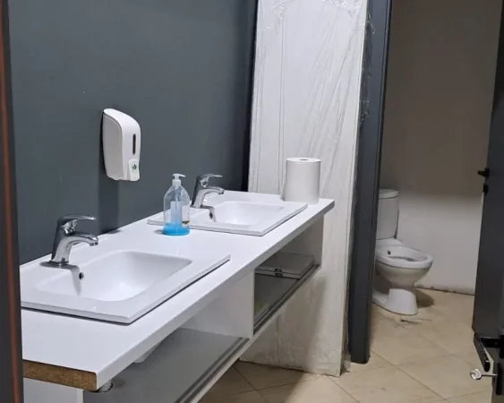 Tirane, jepet me qera ambjent biznesi Kati 0, 2.500 € (Kongresi i Lushnjes.)