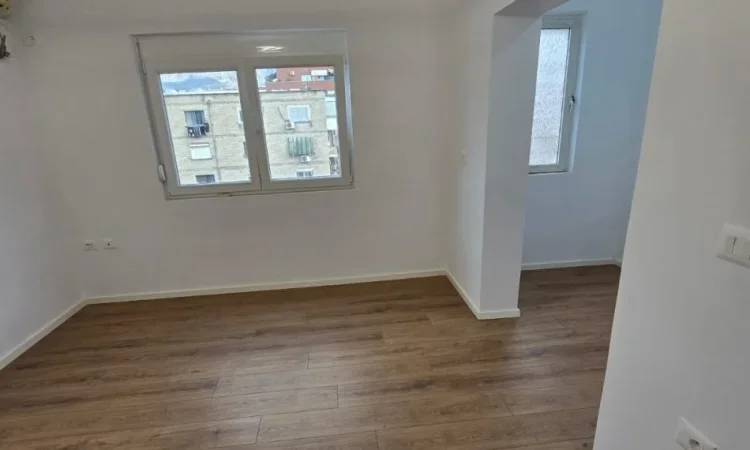 Tirane, shitet apartament 1+1+Ballkon Kati 5, 52 m² 79.000 € (Ali Dem)