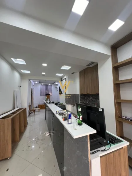 Tirane, shitet ambjent biznesi Kati 0, 42 m² (RRUGA MUHAMET GJOLLESHA)