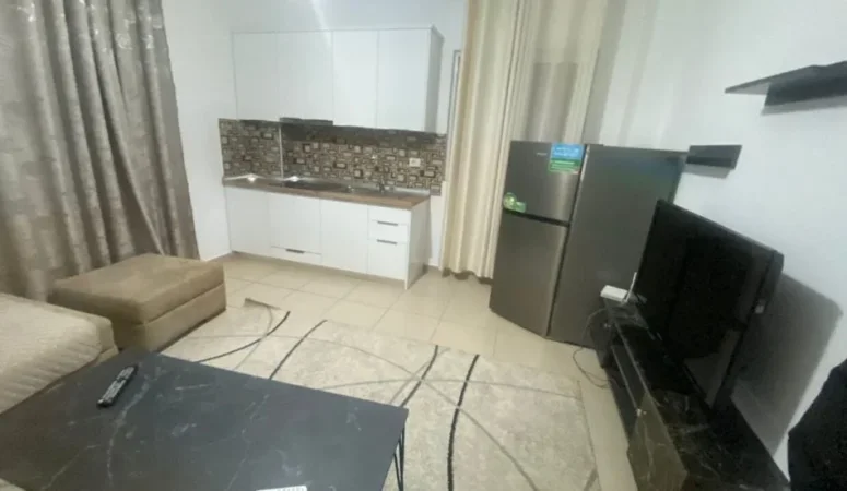 Tirane, jepet me qera apartament 1+1 Kati 1, 74 m² 500 € (Rruga 5Maji.)