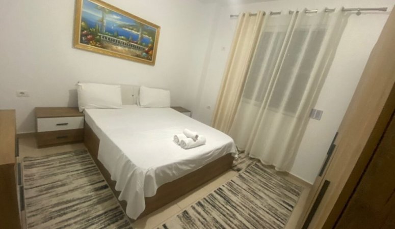 Tirane, jepet me qera apartament 1+1 Kati 1, 74 m² 500 € (Rruga 5Maji.)
