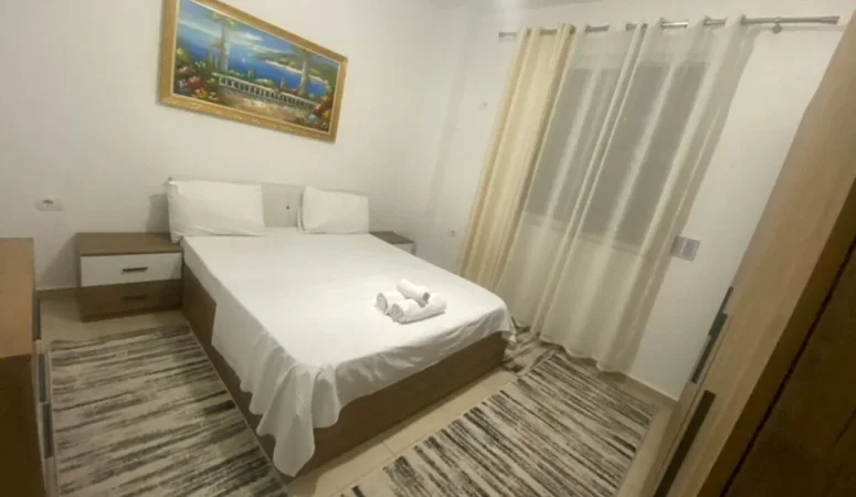 Tirane, jepet me qera apartament 1+1 Kati 1, 74 m² 500 € (Rruga 5Maji.)