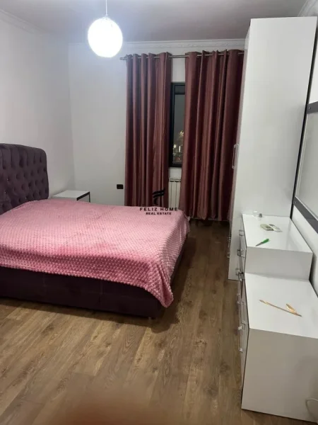 Tirane, jepet me qera apartament 2+1 Kati 2, 100 m² 800 € (KOMUNA E PARISIT)