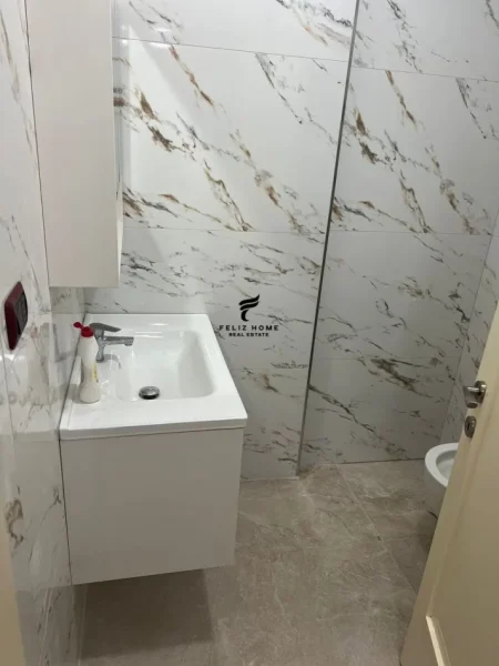 Tirane, jepet me qera apartament 2+1 Kati 2, 100 m² 800 € (KOMUNA E PARISIT)