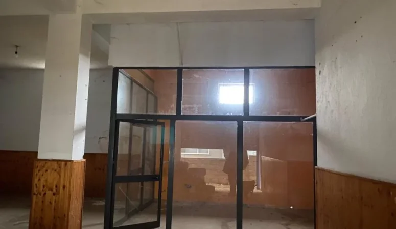 Tirane, jepet me qera ambjent biznesi Kati 0, 120 m² 500 € (Fusha e Aviacionit.)