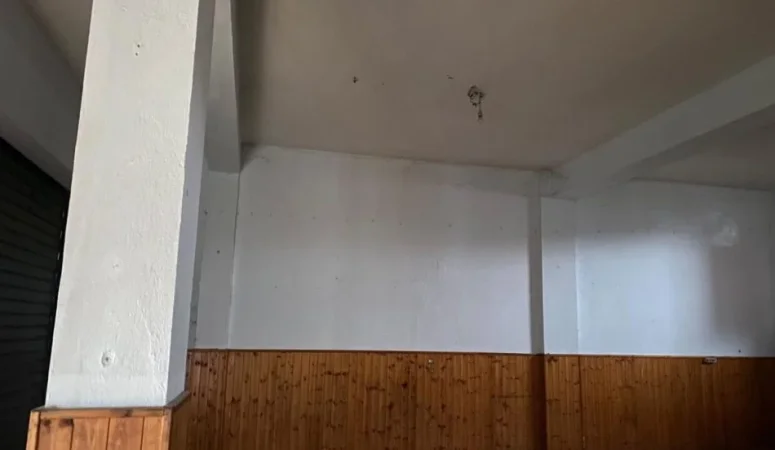 Tirane, jepet me qera ambjent biznesi Kati 0, 120 m² 500 € (Fusha e Aviacionit.)