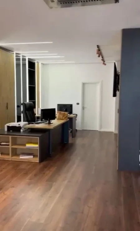 Durres, shitet ambjent biznesi Kati 3, 45 m² 70.000 € (Stacioni Trenit, Durres)