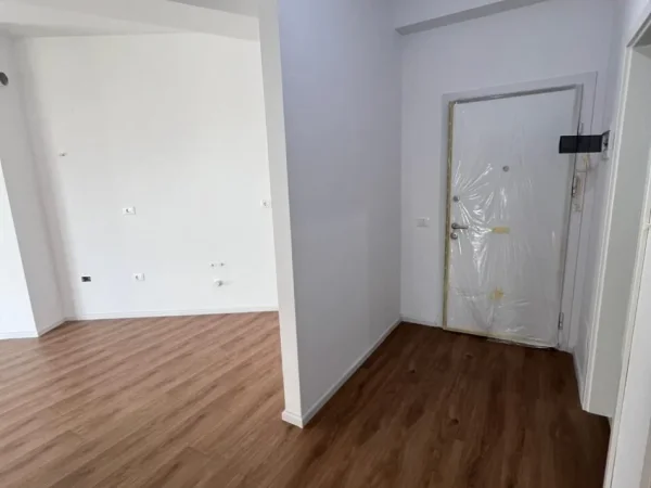 Tirane, shitet apartament 2+1 Kati 5, 93 m² 140.000 € (Ali Demi.)