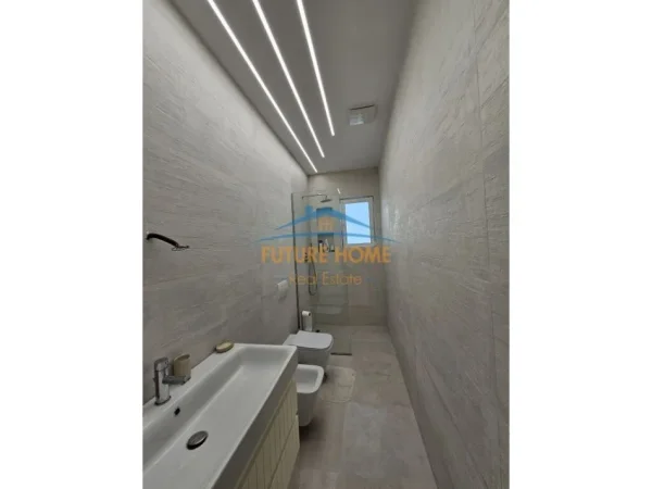 Tirane, jepet me qera Vile 2 Katshe Kati 0, 700 m² 3.000 € (mullet)