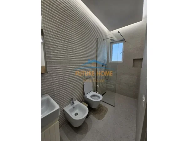 Tirane, jepet me qera Vile 2 Katshe Kati 0, 700 m² 3.000 € (mullet)