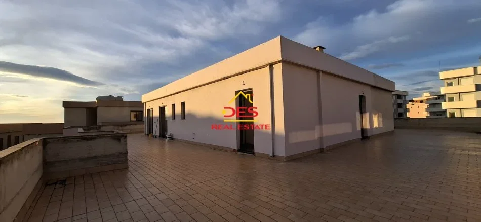 Vlore, shitet apartament+verande | Penthouse 2+1+Ballkon Kati 10, 110 m² 180.000 € (Rruga 7 Nëntori, Vlorë)