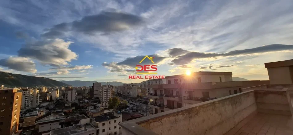 Vlore, shitet apartament+verande | Penthouse 2+1+Ballkon Kati 10, 110 m² 180.000 € (Rruga 7 Nëntori, Vlorë)