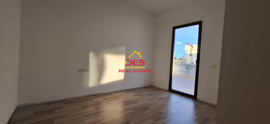 Vlore, shitet apartament+verande | Penthouse 2+1+Ballkon Kati 10, 110 m² 180.000 € (Rruga 7 Nëntori, Vlorë)
