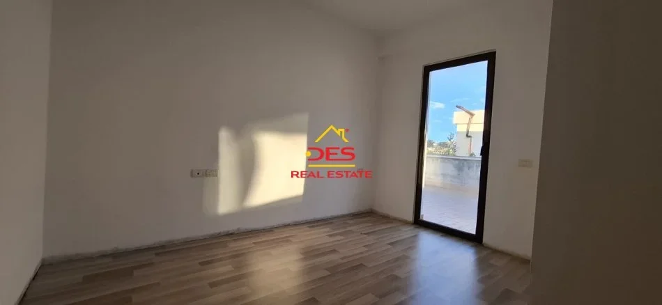 Vlore, shitet apartament+verande | Penthouse 2+1+Ballkon Kati 10, 110 m² 180.000 € (Rruga 7 Nëntori, Vlorë)