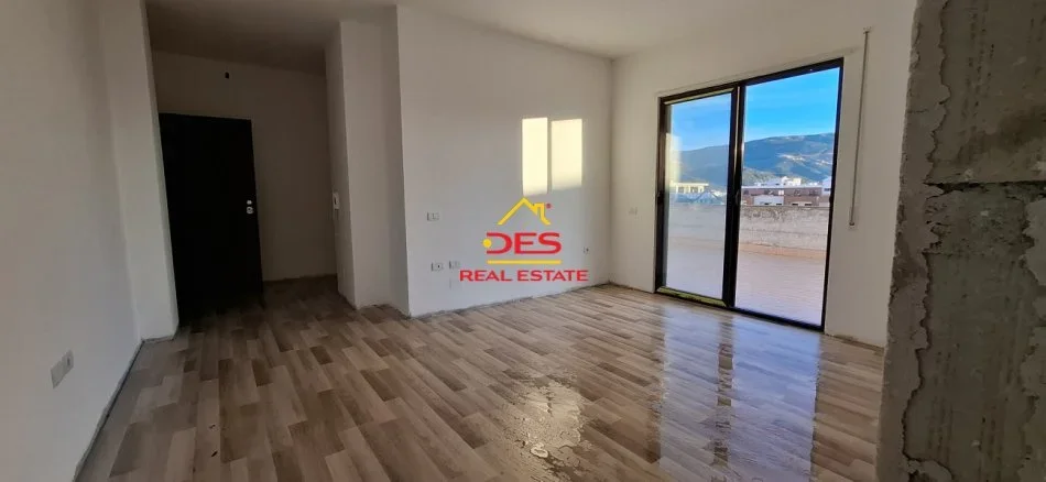 Vlore, shitet apartament+verande | Penthouse 2+1+Ballkon Kati 10, 110 m² 180.000 € (Rruga 7 Nëntori, Vlorë)
