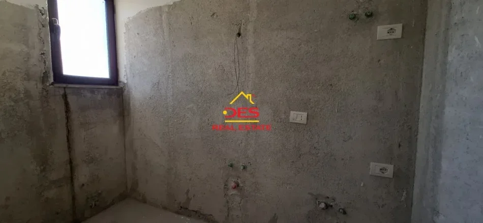 Vlore, shitet apartament+verande | Penthouse 2+1+Ballkon Kati 10, 110 m² 180.000 € (Rruga 7 Nëntori, Vlorë)