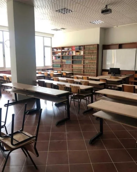 Tirane, jap me qera ambjent biznesi Kati 0, 2.800 m² 12.000 € (prane xibrakut)