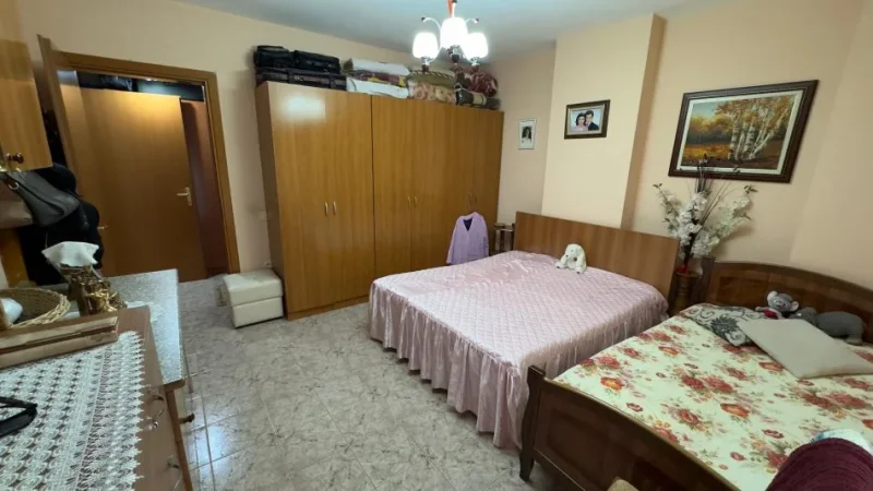 Tirane, shes apartament 1+1+Ballkon Kati 2, 79 m² 199.000 € (rruga e bogdaneve)