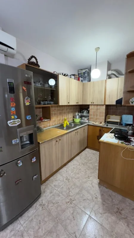 Tirane, shes apartament 1+1+Ballkon Kati 2, 79 m² 199.000 € (rruga e bogdaneve)