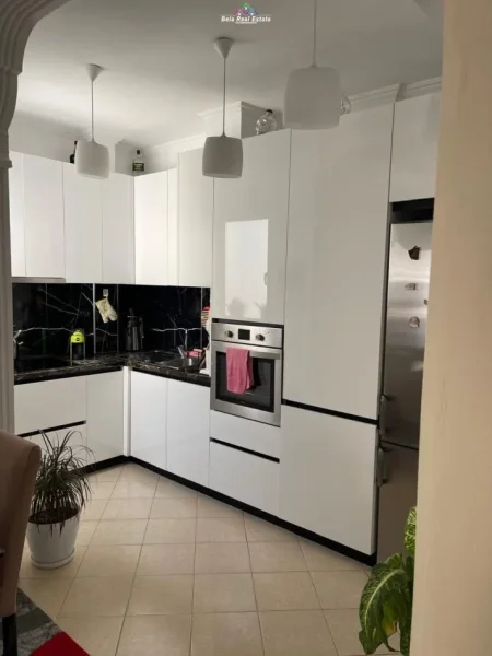 Tirane, shitet apartament 1+1 Kati 5, 60 m² 91.000 € (fresku)