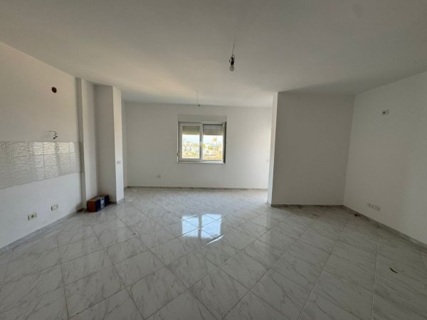 Durres, shitet apartament 2+1+Ballkon Kati 5, 132 m² 135.000 € (Ish rajoni, Durres)