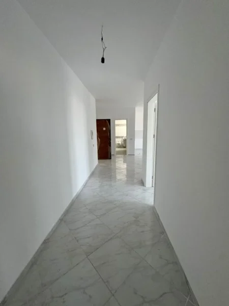 Durres, shitet apartament 2+1+Ballkon Kati 5, 132 m² 135.000 € (Ish rajoni, Durres)